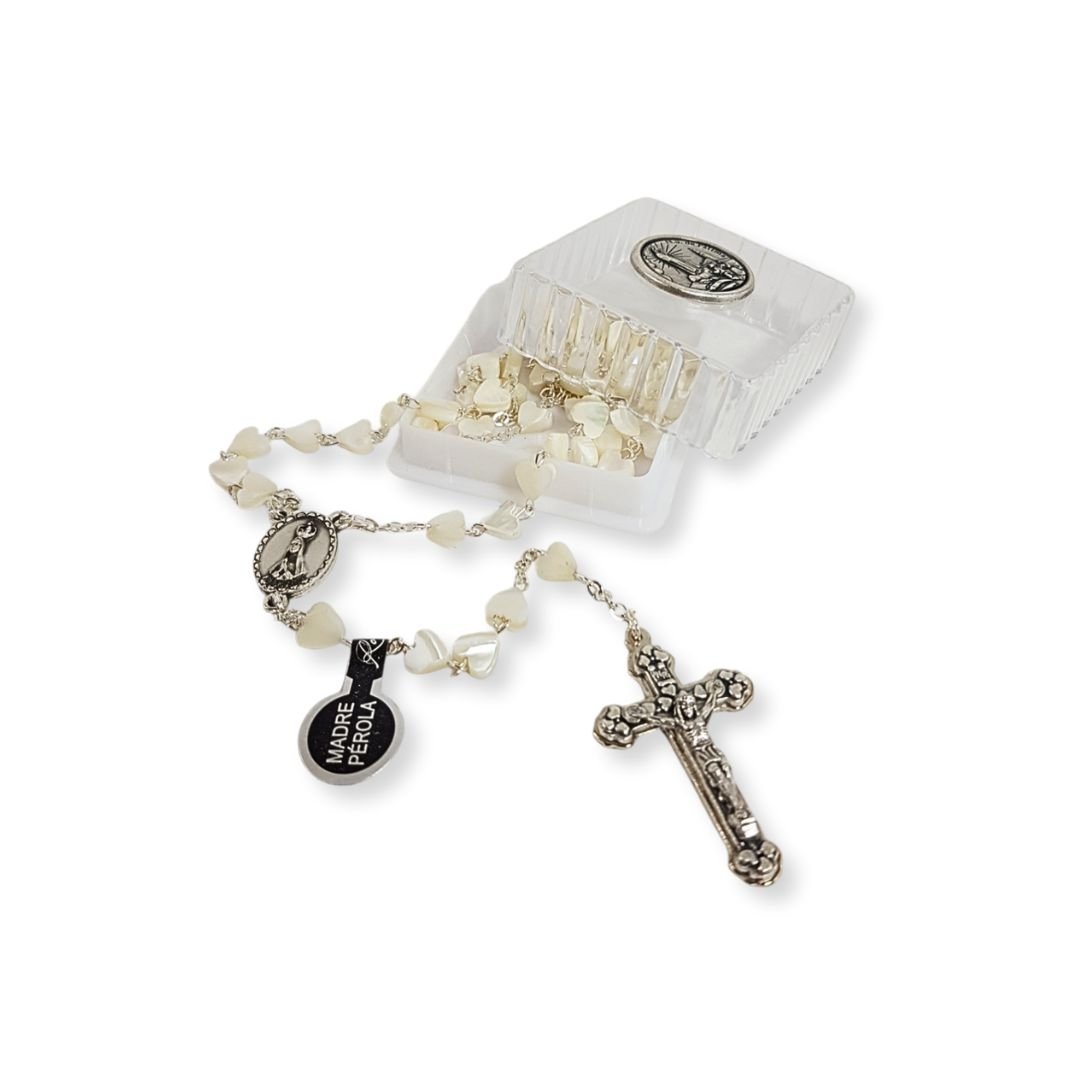 1468226776_T6039_2.jpg Terço Madre Pérola Coração c/ Caixa 5x5 c/ medalha - Image 1