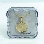 Fio c/Medalha Diamantada Redonda 18MM c/Nossa Senhora de Lurdes Folheado Dourado