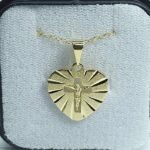 Fio c/Medalha Diamantada Coração 15MM Crucifixo Recortado Folheado Dourado - Image 2