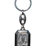 Porta-Chaves de metal octagonal c/aparição de Fátima e São Cristóvão