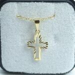 Fio c/Medalha Diamantada Cruz 15MM Cruz Recortada Folheado Dourado - Image 2