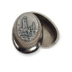 Caixa de Metal Oval - Aparição