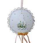 Moldura fechada em MDF c/Nossa Senhora de Fátima, pintada à mão, 16cm