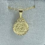 Fio c/Medalha Diamantada Redonda 13MM  Folheado Dourado Batismo - Image 2