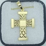 Fio c/Medalha Diamantada Cruz Raiada 28MM Folheado Dourado - Image 2