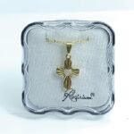 Fio c/Medalha Diamantada Cruz 15MM Coração Recortado Folheado Dourado