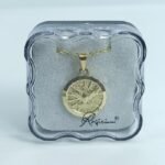 Fio c/Medalha Diamantada Redonda 18MM fundo Raiado c/ Espirito Santo Folheado Dourado