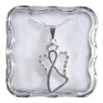 Colar - Anjo vazado com strassFolheado a prata