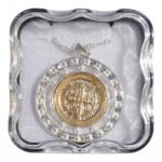 Fio - Medalha de São Bento, c/cristais strass - 3,2 cmFolheada a ouro e prata