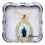 Medalha colorida oval c/ Strass