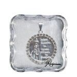 Medalha folheada a prata - redonda c/ strassNª Srª de FátimaProduto comemorativo do Centenário das Aparições de Fátima