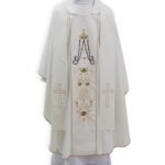 Casula 'Mariana' com Estolãoem Mini-Mate 100% PolyesterCor Branca